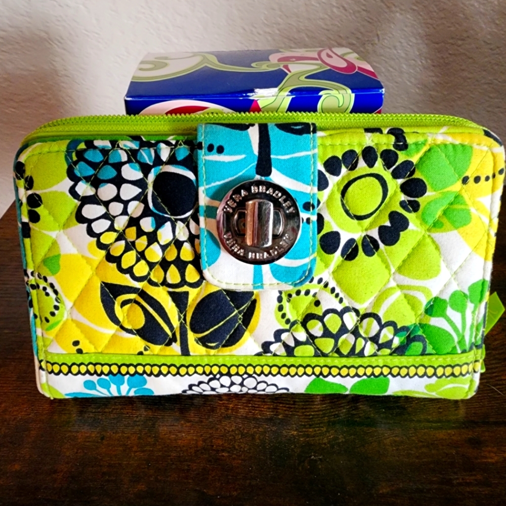 Vera Bradley zipper wallet